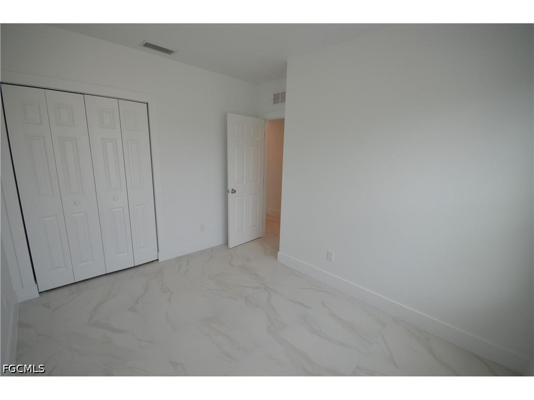 2197 Davis Court Fort Myers FL 33916 2026010698 image8