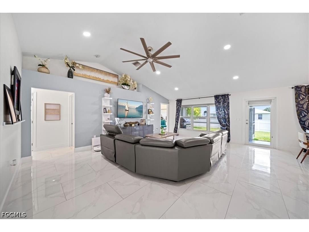 22 Nelson Road S Cape Coral FL 33991 2026023863 image11