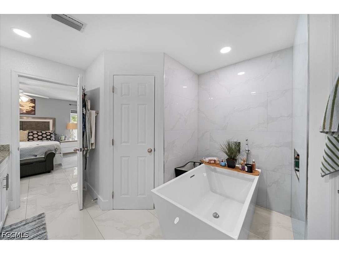 22 Nelson Road S Cape Coral FL 33991 2026023863 image32
