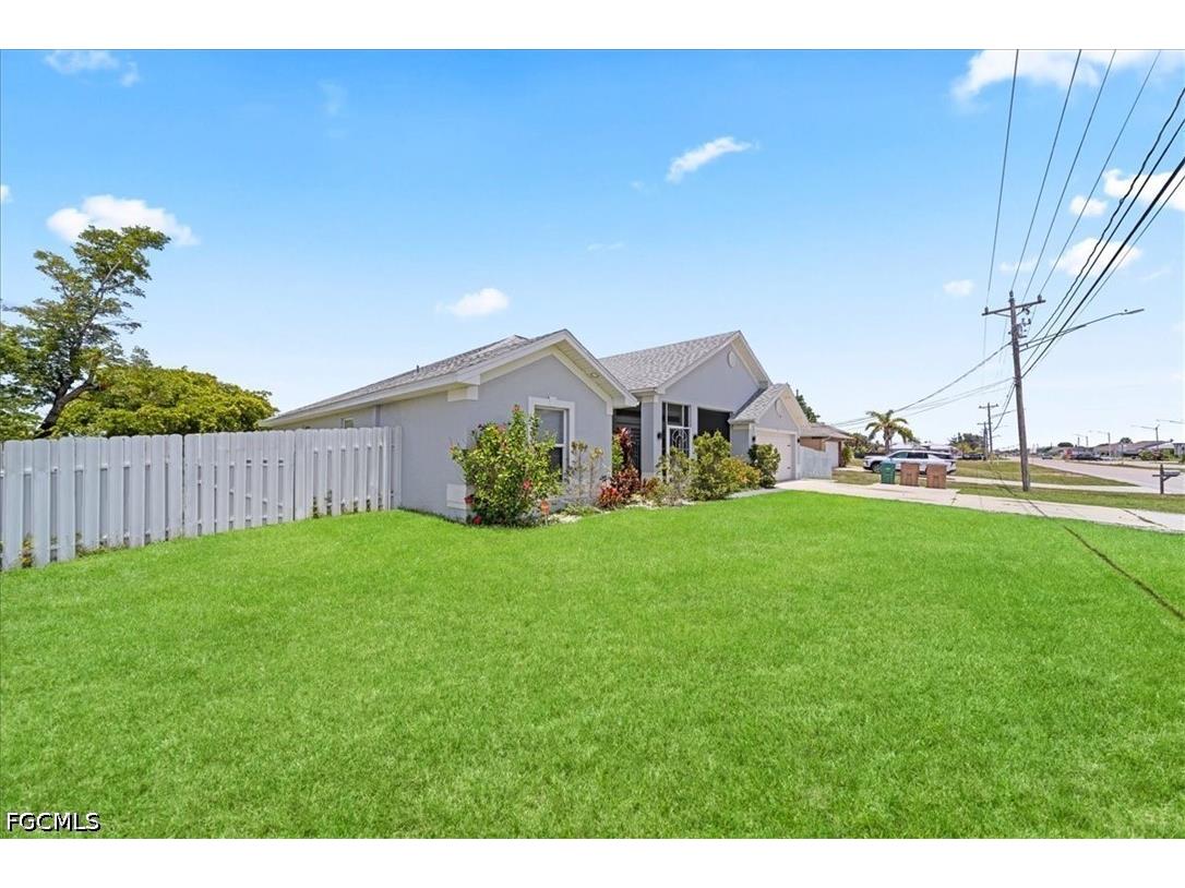 22 Nelson Road S Cape Coral FL 33991 2026023863 image4