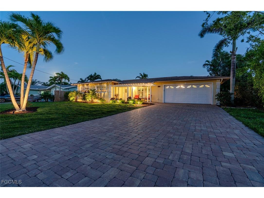 220 Albatross Street Fort Myers Beach FL 33931 2025021355 image16