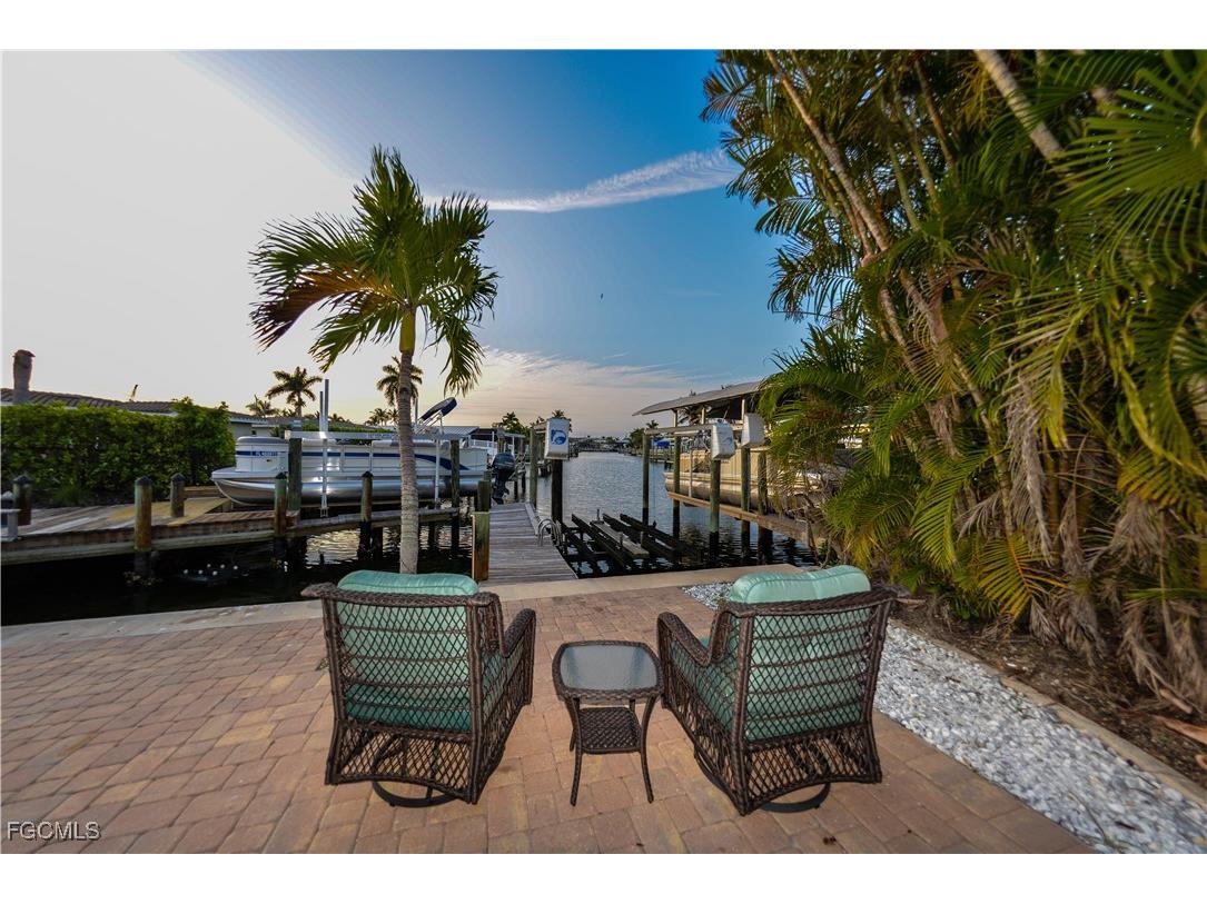 220 Albatross Street Fort Myers Beach FL 33931 2025021355 image2