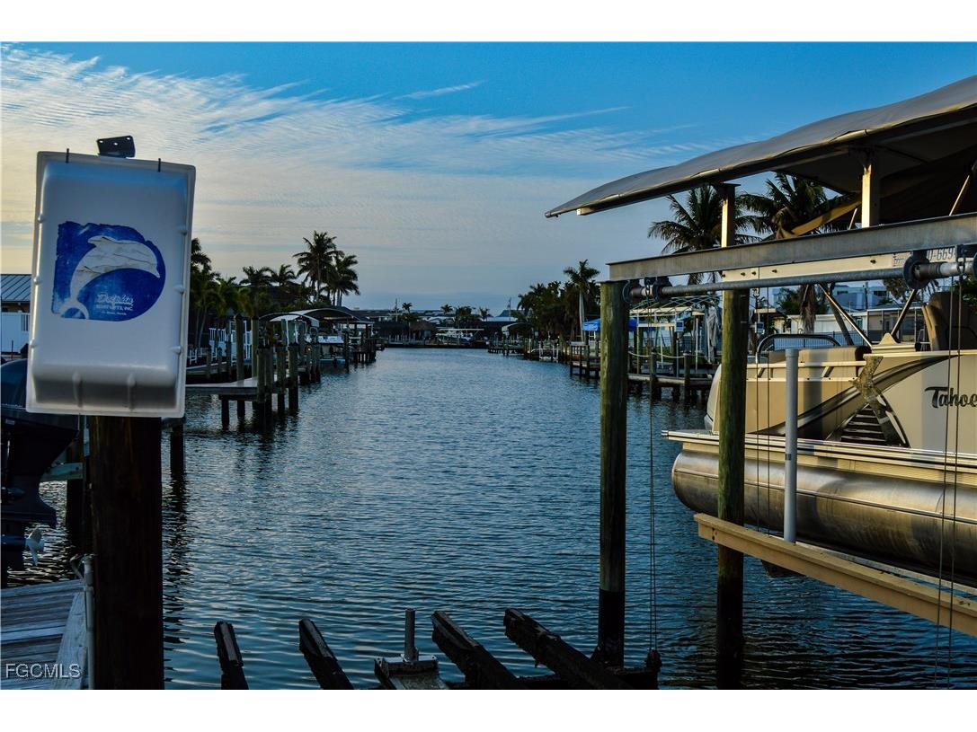 220 Albatross Street Fort Myers Beach FL 33931 2025021355 image3