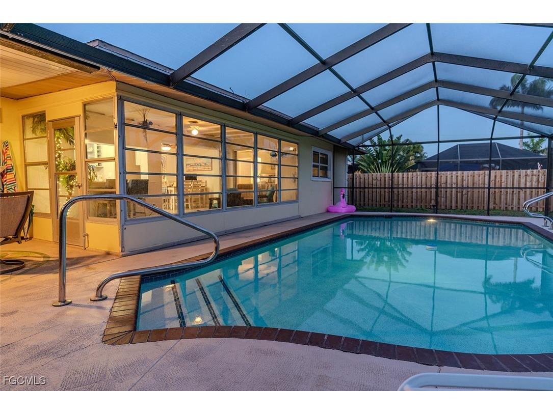 220 Albatross Street Fort Myers Beach FL 33931 2025021355 image4