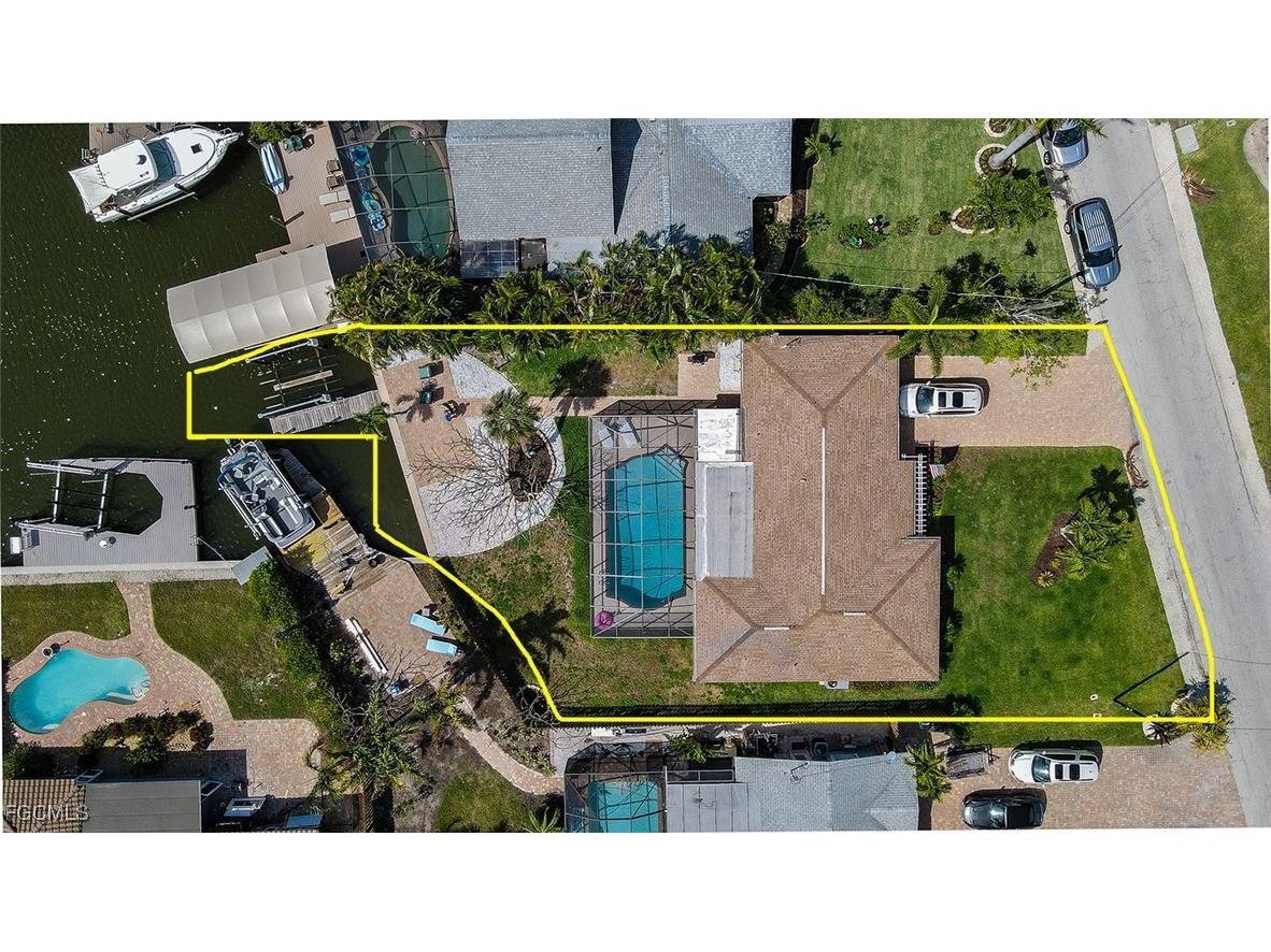 220 Albatross Street Fort Myers Beach FL 33931 2025021355 image6