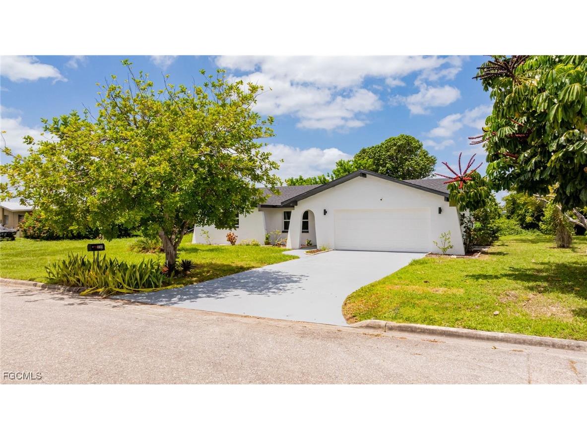 220 Daleview Avenue Lehigh Acres FL 33936 2025004459 image1