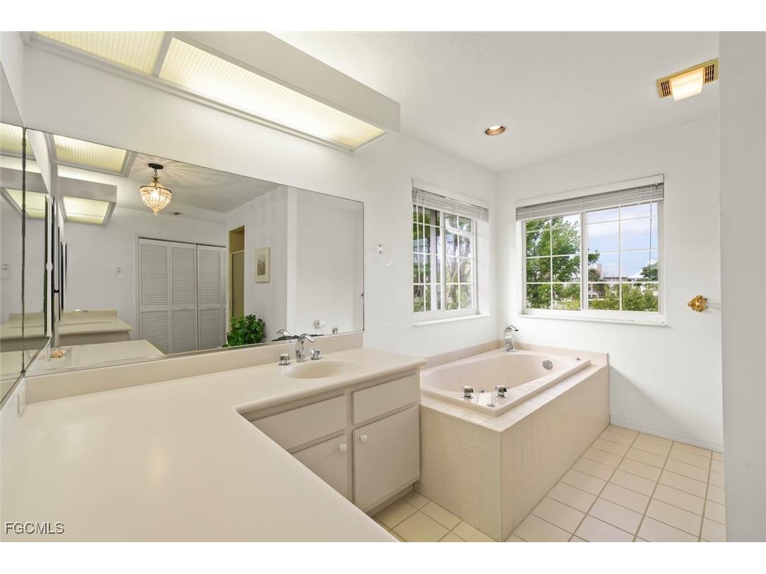 220 Daniel Drive Sanibel FL 33957 2025019581 image27