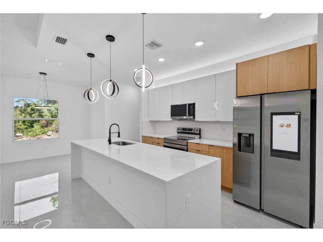 220 Lomax Avenue S Lehigh Acres FL 33974 2025025143 image3