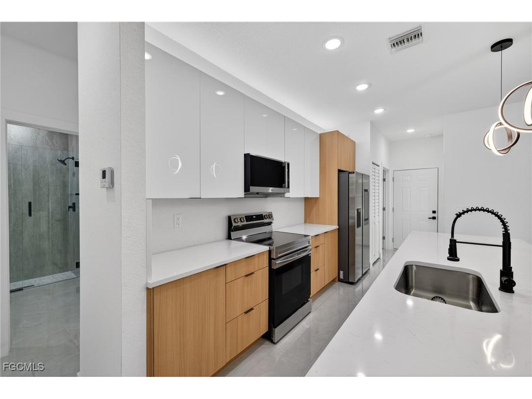 220 Lomax Avenue S Lehigh Acres FL 33974 2025025143 image4