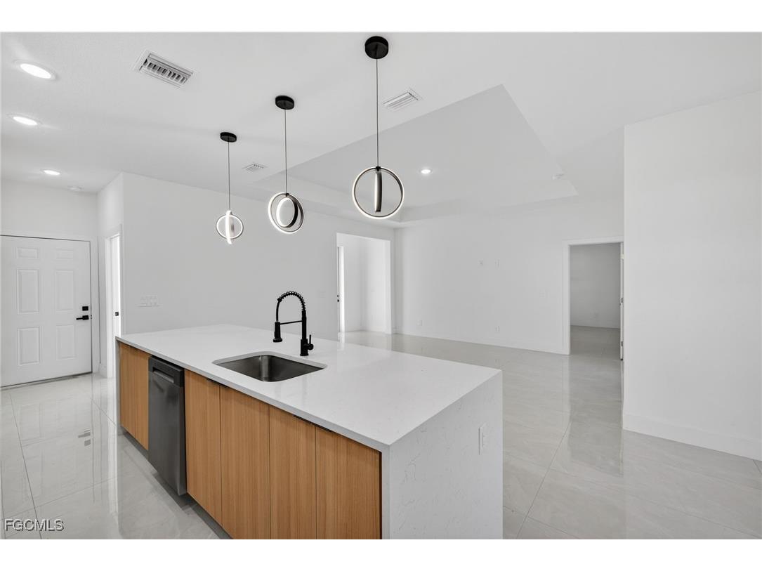 220 Lomax Avenue S Lehigh Acres FL 33974 2025025143 image5