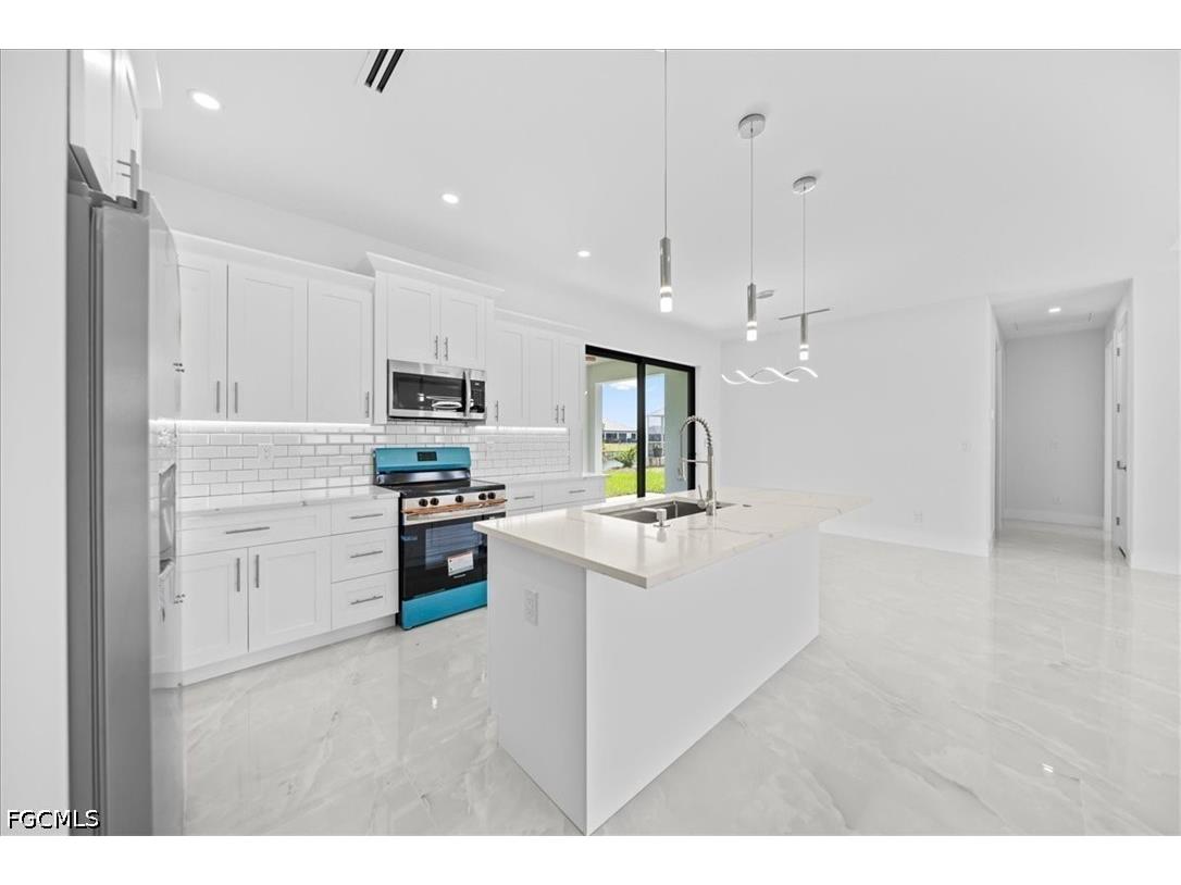 220 NE 9th Street Cape Coral FL 33909 2026018853 image11