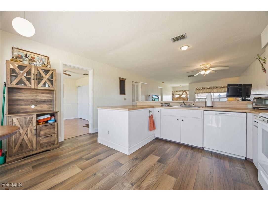 220 Oakmont Parkway Lehigh Acres FL 33936 2025014474 image43