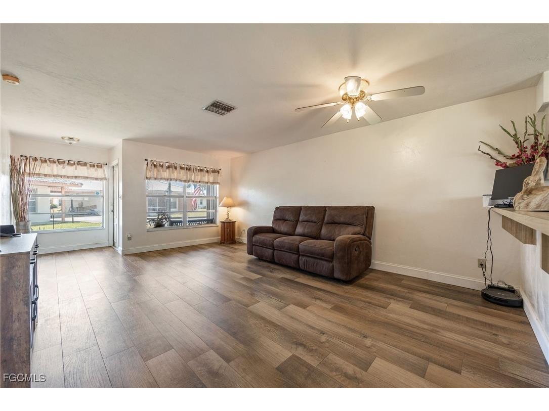 220 Oakmont Parkway Lehigh Acres FL 33936 2025014474 image5