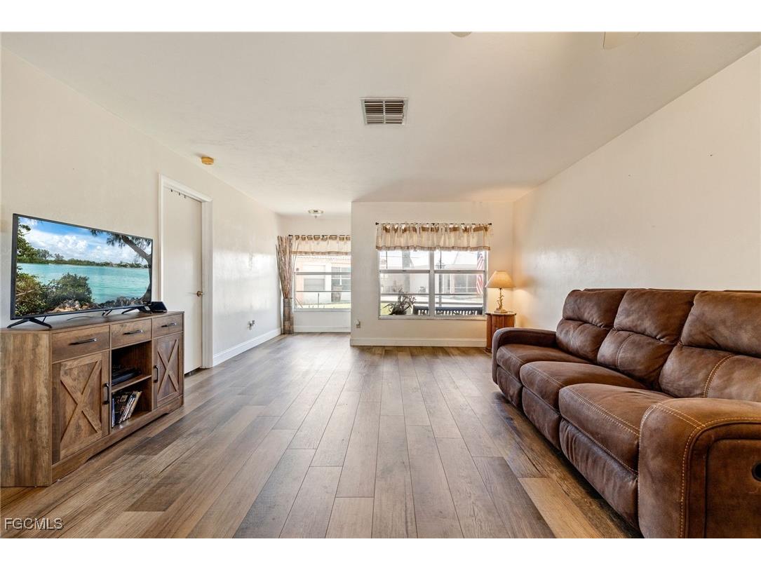 220 Oakmont Parkway Lehigh Acres FL 33936 2025014474 image7