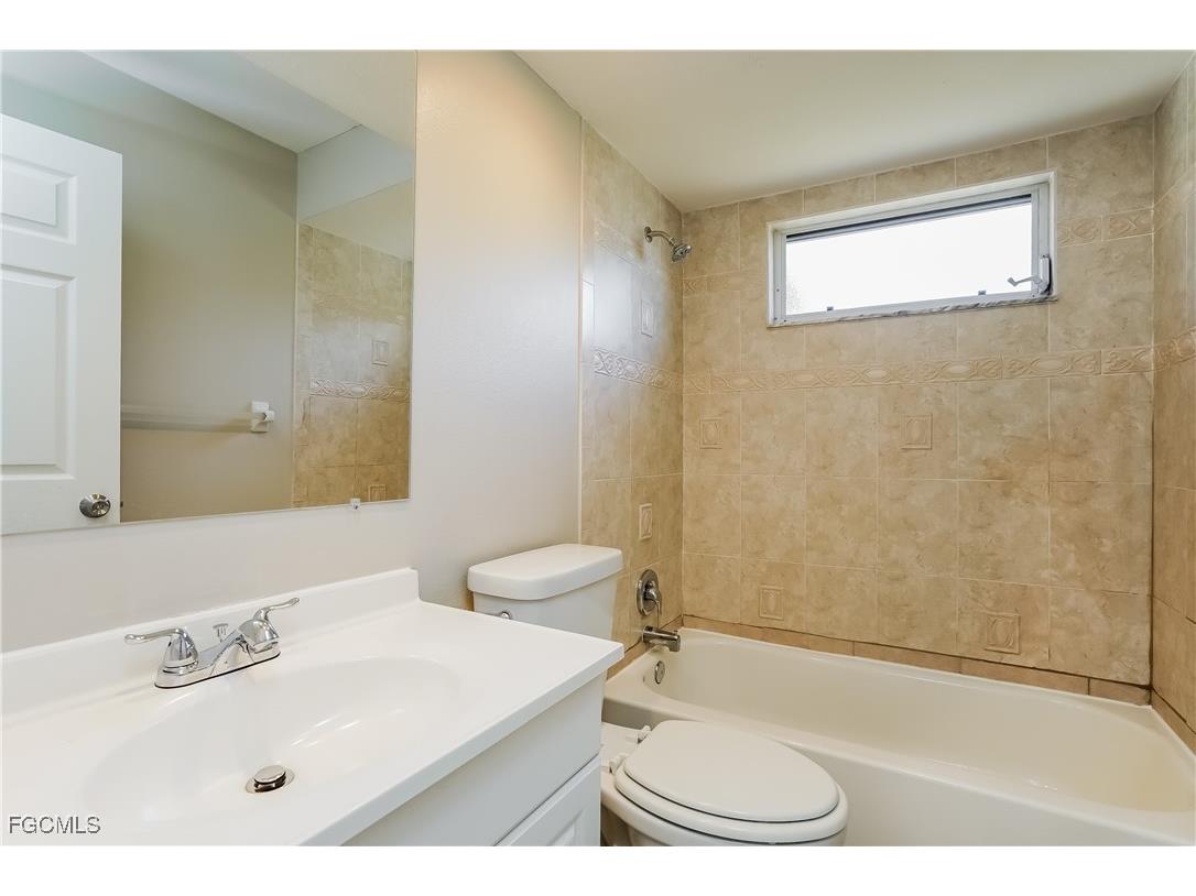 220 SE 13th Street Cape Coral FL 33990 2025010288 image8