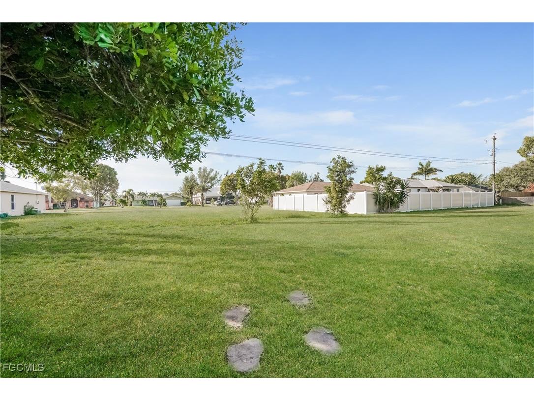 220 SE 27th Terrace Cape Coral FL 33904 2025014216 image16