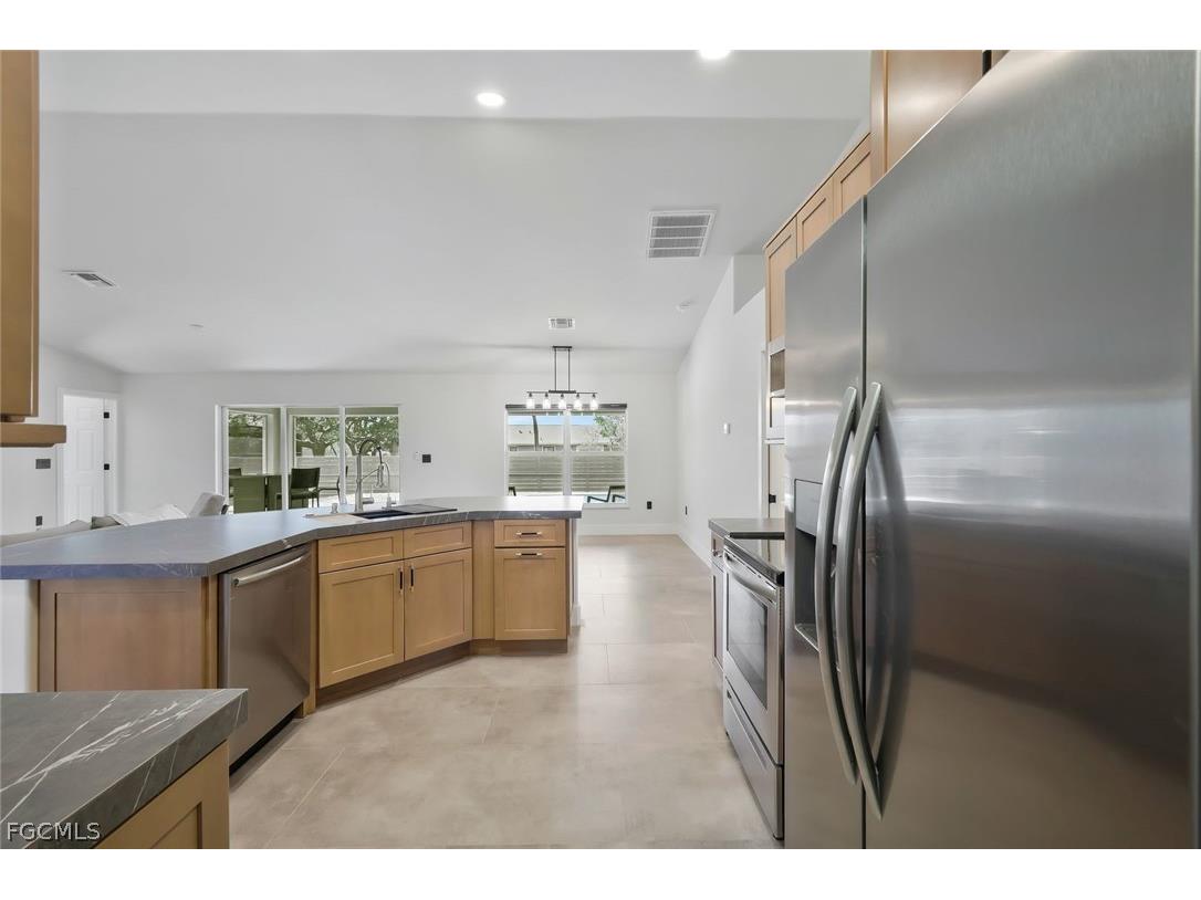 2200 NE 9th Avenue Cape Coral FL 33909 2026009709 image3