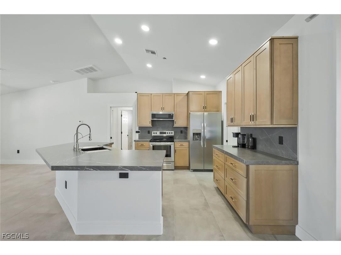 2200 NE 9th Avenue Cape Coral FL 33909 2026009709 image5