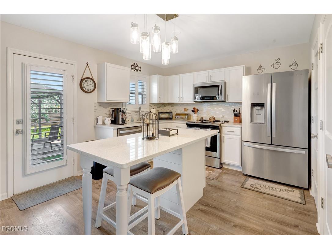 2200 NE Juanita Place Cape Coral FL 33909 2025000445 image18