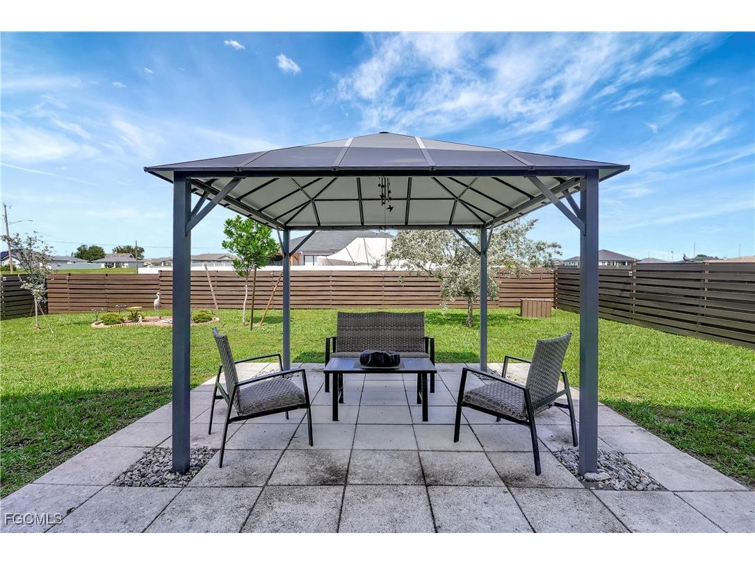 2200 NE Juanita Place Cape Coral FL 33909 2025000445 image3