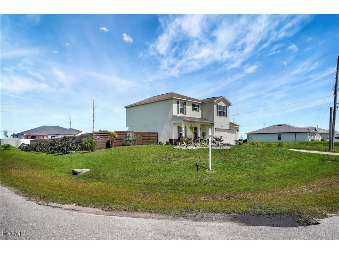 2200 NE Juanita Place Cape Coral FL 33909 2025000445 image4