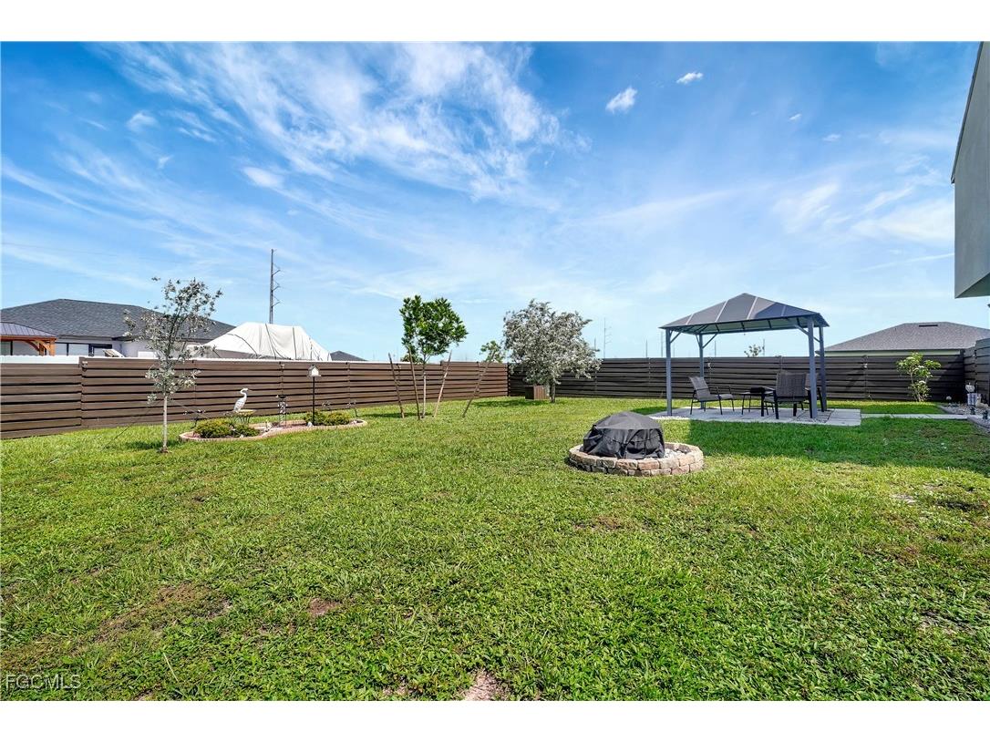 2200 NE Juanita Place Cape Coral FL 33909 2025000445 image5