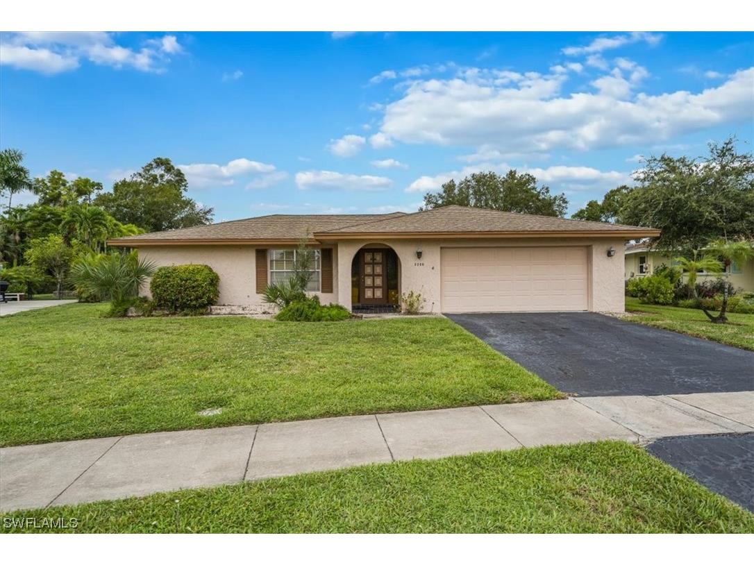 2200 Poinciana Drive Naples FL 34105 223063349 image1