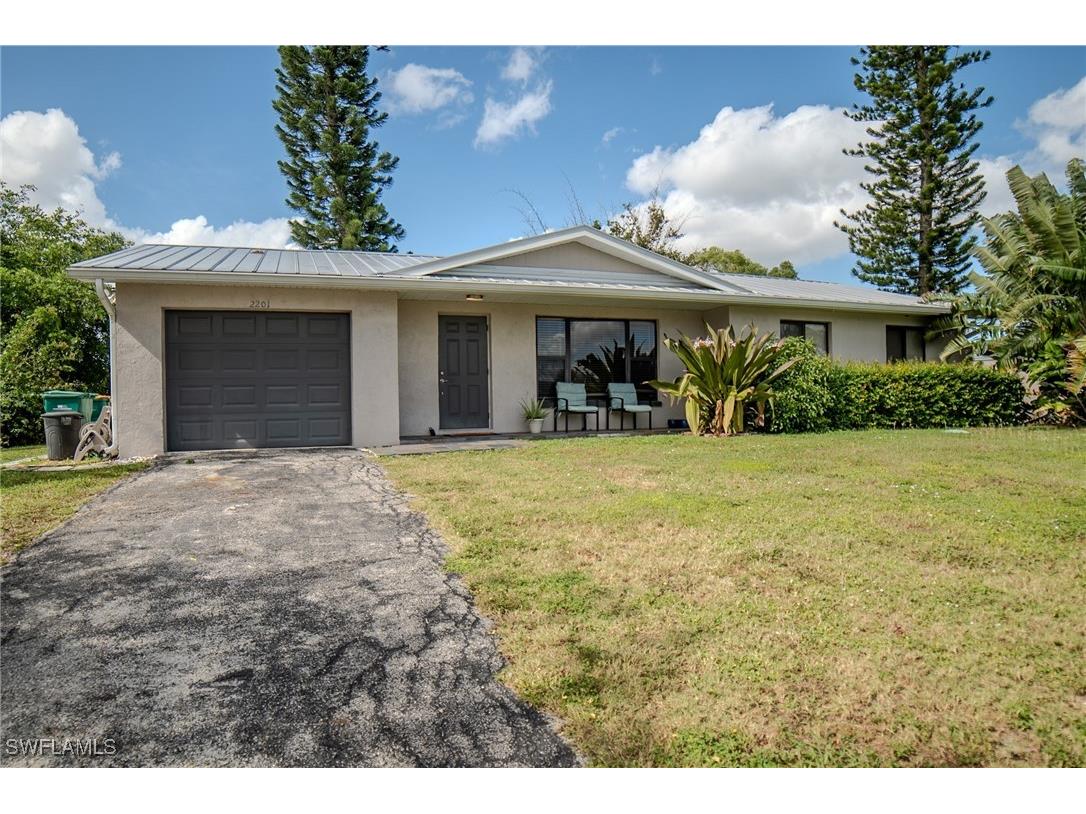 2201 52nd Lane SW Naples FL 34116 224090775 image1