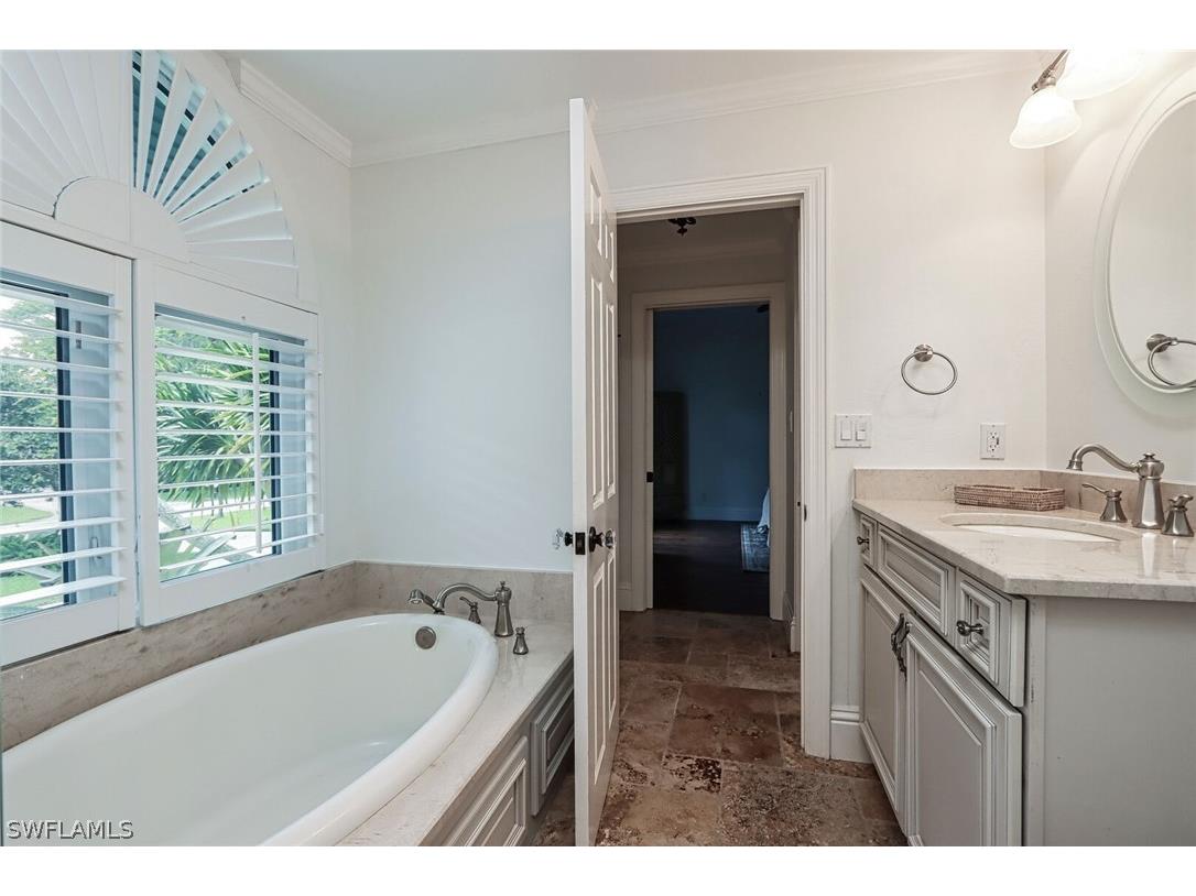 2201 Beacon Lane Naples FL 34103 226010969 image24