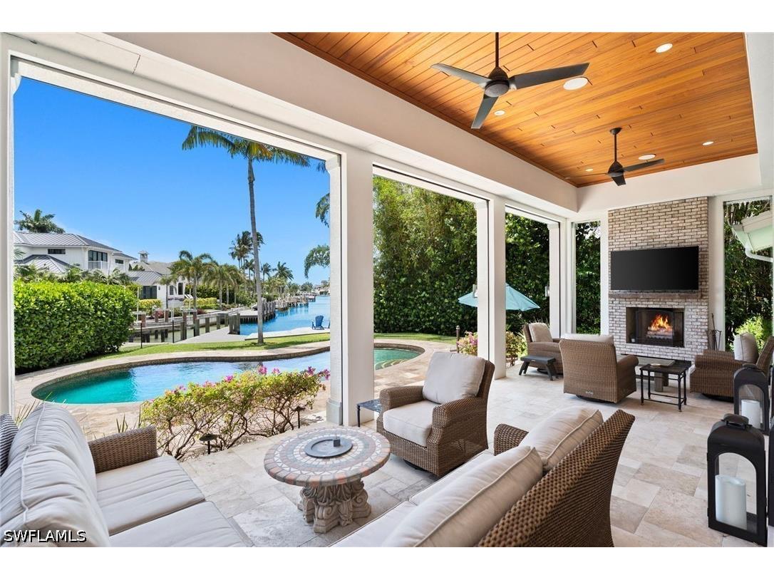 2201 Beacon Lane Naples FL 34103 226018596 image1