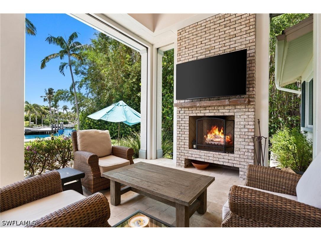 2201 Beacon Lane Naples FL 34103 226018596 image4