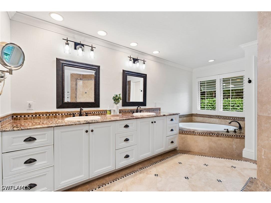 2201 Beacon Lane Naples FL 34103 226018596 image9