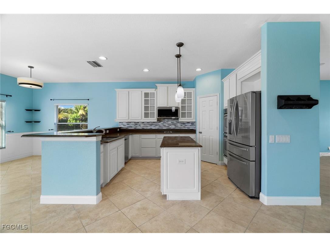 2201 Cape Heather Circle Cape Coral FL 33991 2025022328 image10