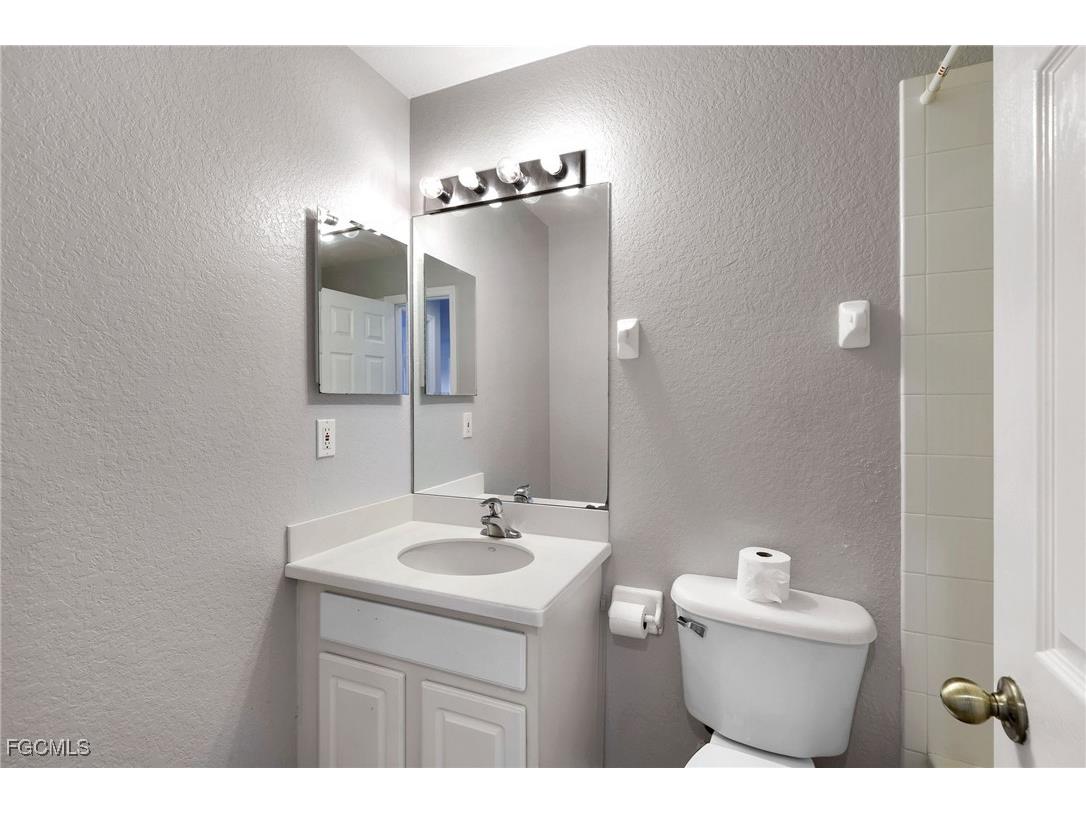 2201 Cape Heather Circle Cape Coral FL 33991 2025022328 image35