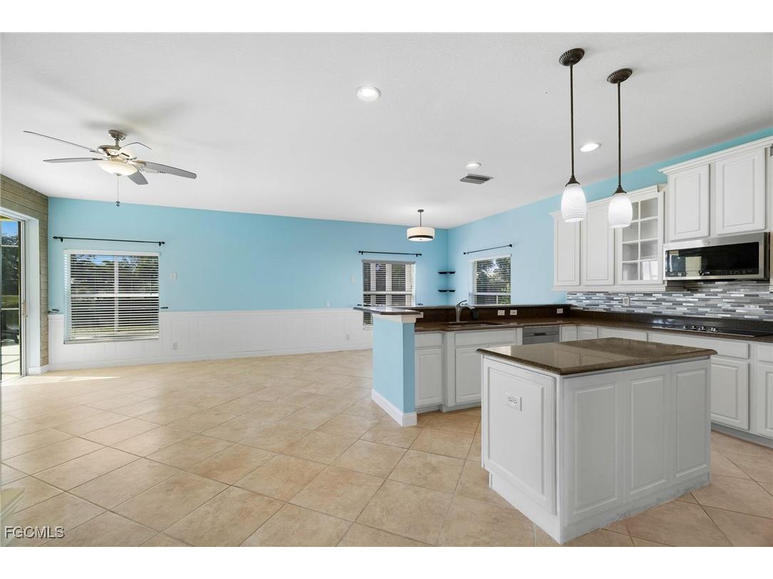 2201 Cape Heather Circle Cape Coral FL 33991 2025022328 image9