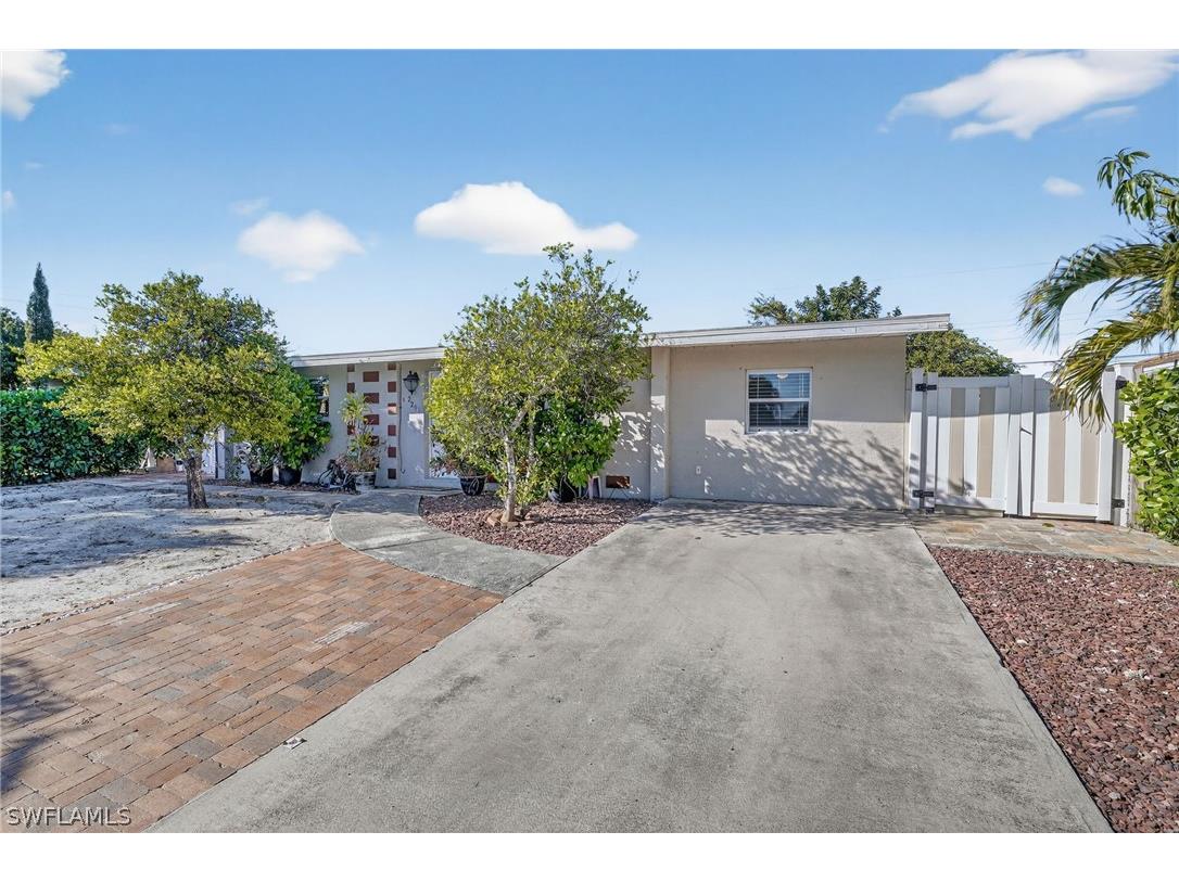 2201 Coronet Street Fort Myers FL 33907 226008760 image1