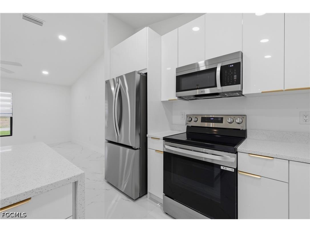 2201 NE 10th Place Cape Coral FL 33909 2026020175 image10