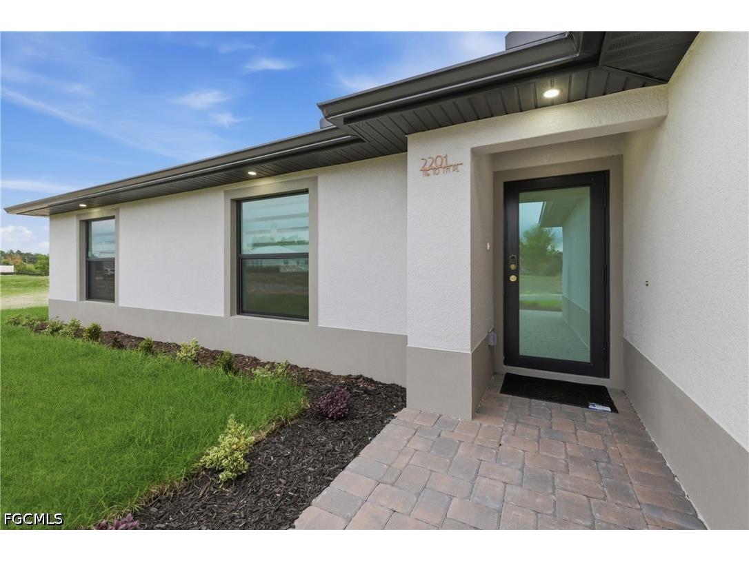 2201 NE 10th Place Cape Coral FL 33909 2026020175 image4