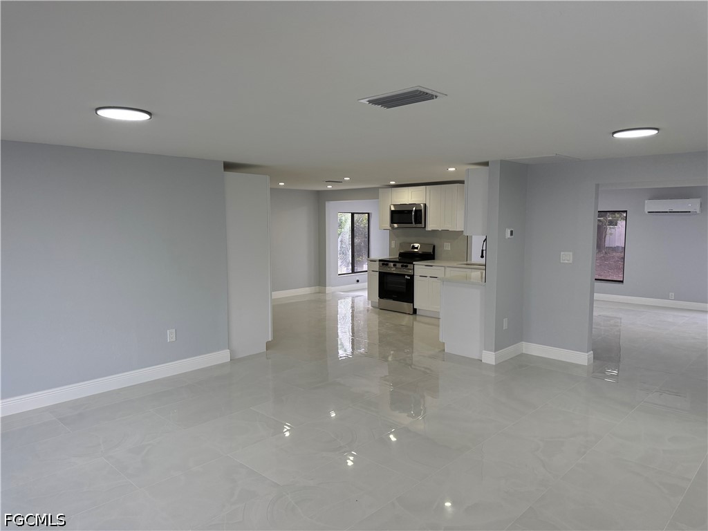 2201 Parkview Drive Fort Myers FL 33905 2026019003 image2