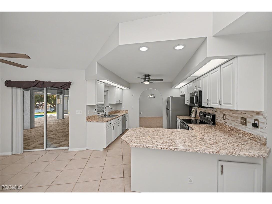 2201 SE 10th Avenue Cape Coral FL 33990 2026004028 image4