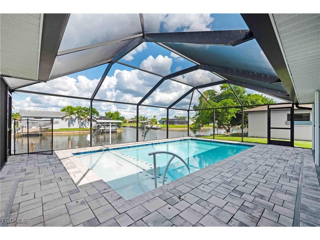 2201 SE 10th Avenue Cape Coral FL 33990 224033697 image1