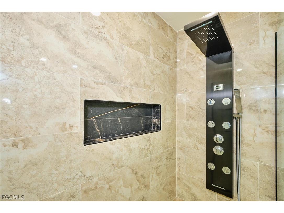 2201 SE 5th Avenue Cape Coral FL 33990 2026010069 image35