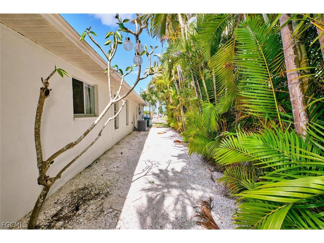 2201 SE 5th Avenue Cape Coral FL 33990 2026010069 image50