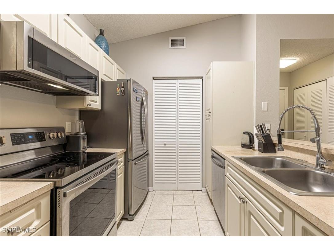 2202 Arbour Walk Circle #2124 Naples FL 34109 225083416 image4