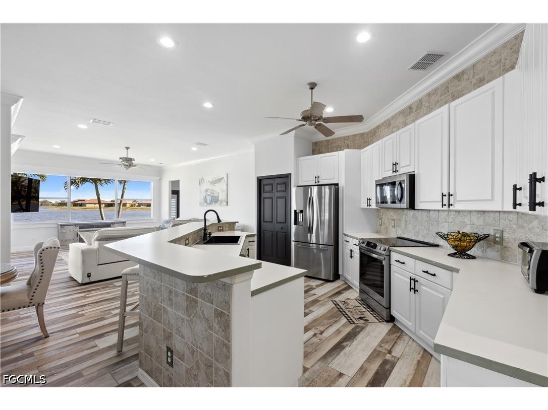 2202 Grove Drive Naples FL 34120 2026020146 image3