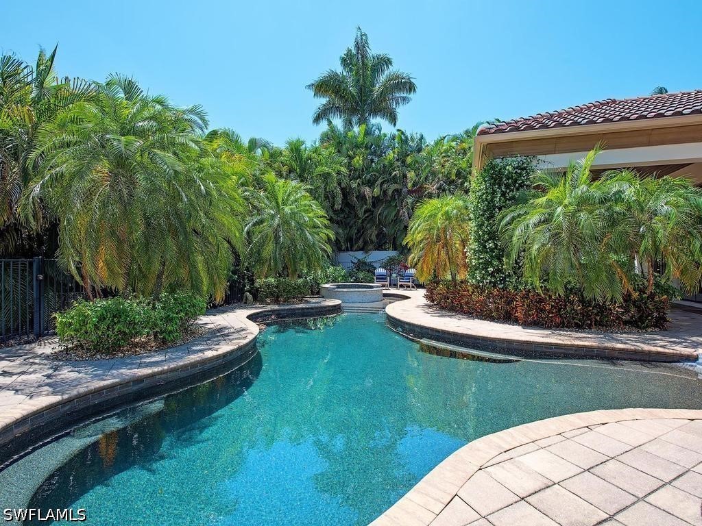 2202 Miramonte Way Naples FL 34105 226016812 image1