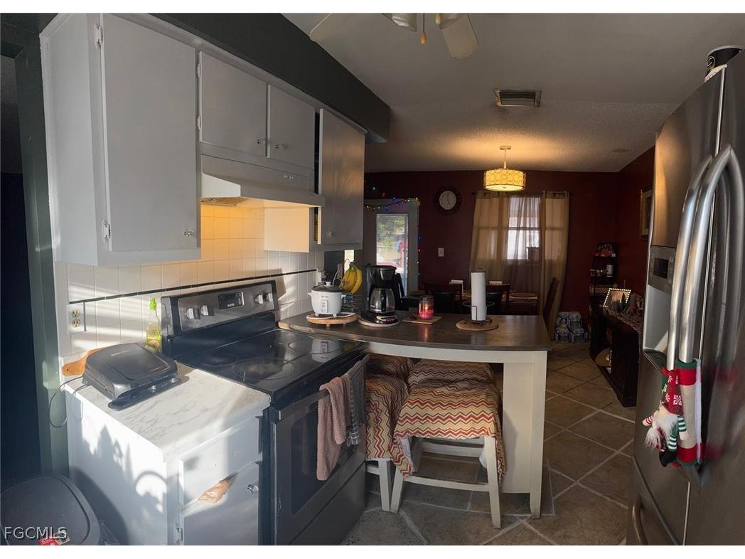 2202 Parkview Drive Fort Myers FL 33905 2026006979 image9