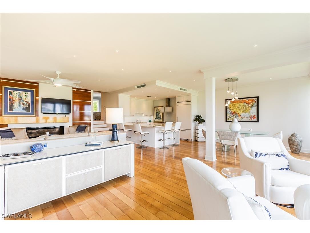 2203 Gulf Shore Boulevard N #E1 Naples FL 34102 223012194 image1