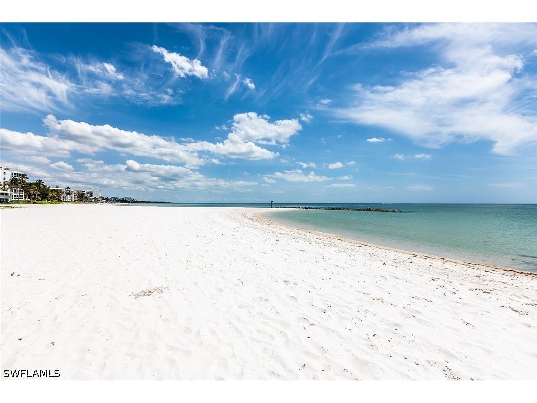 2203 Gulf Shore Boulevard N #E1 Naples FL 34102 226013483 image17