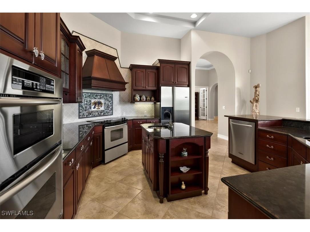 2203 Imperial Golf Co Boulevard Naples FL 34110 225084073 image10